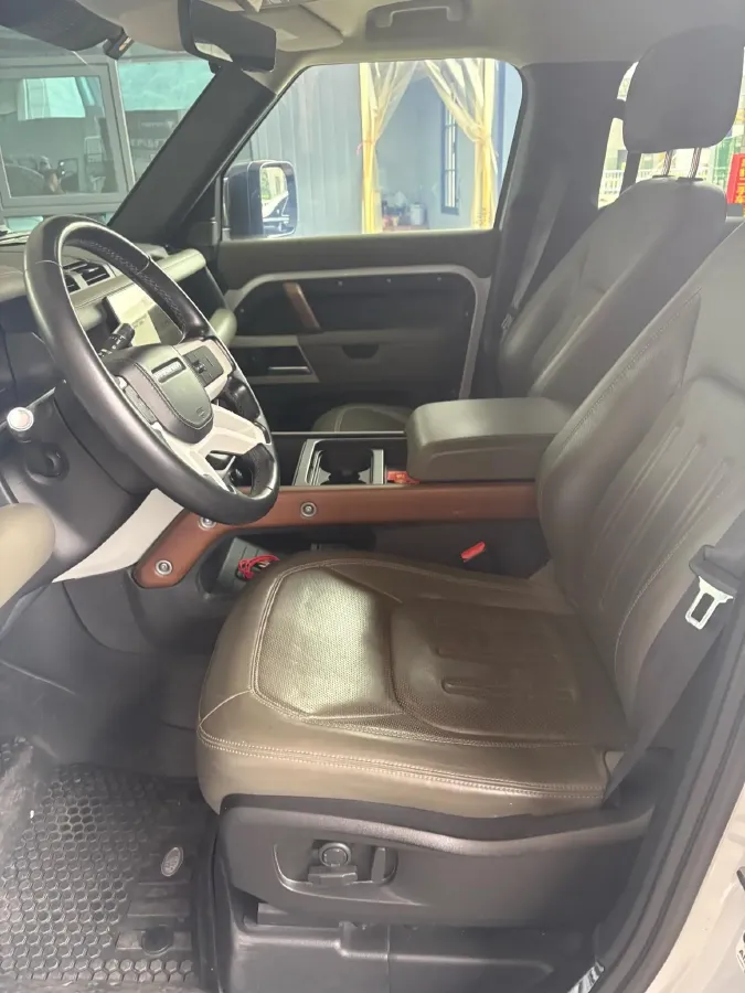 2022 Land Rover Defender 3.0T 400HP L6 8AT,autocango,china used car exporter,china ev exporter,chinese used car exporter,chinese used ev exporter