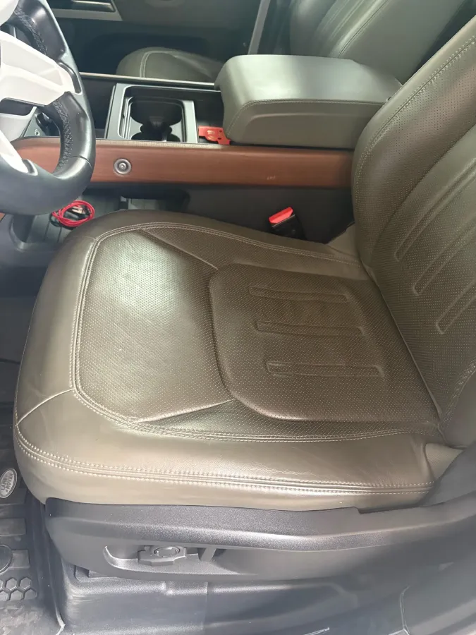 2022 Land Rover Defender 3.0T 400HP L6 8AT,autocango,china used car exporter,china ev exporter,chinese used car exporter,chinese used ev exporter