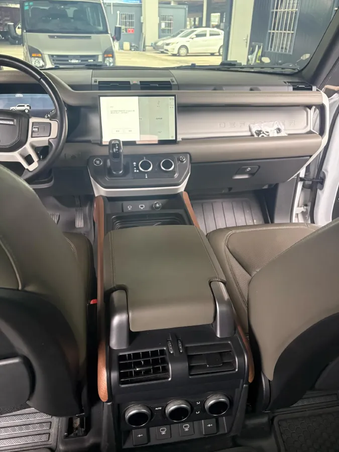 2022 Land Rover Defender 3.0T 400HP L6 8AT,autocango,china used car exporter,china ev exporter,chinese used car exporter,chinese used ev exporter