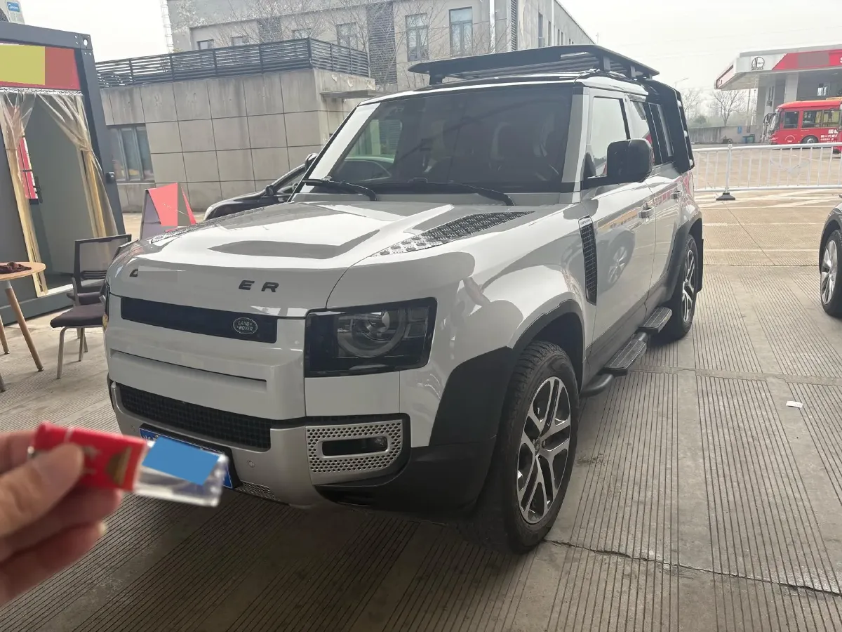 2022 Land Rover Defender 3.0T 400HP L6 8AT,autocango,china used car exporter,china ev exporter,chinese used car exporter,chinese used ev exporter