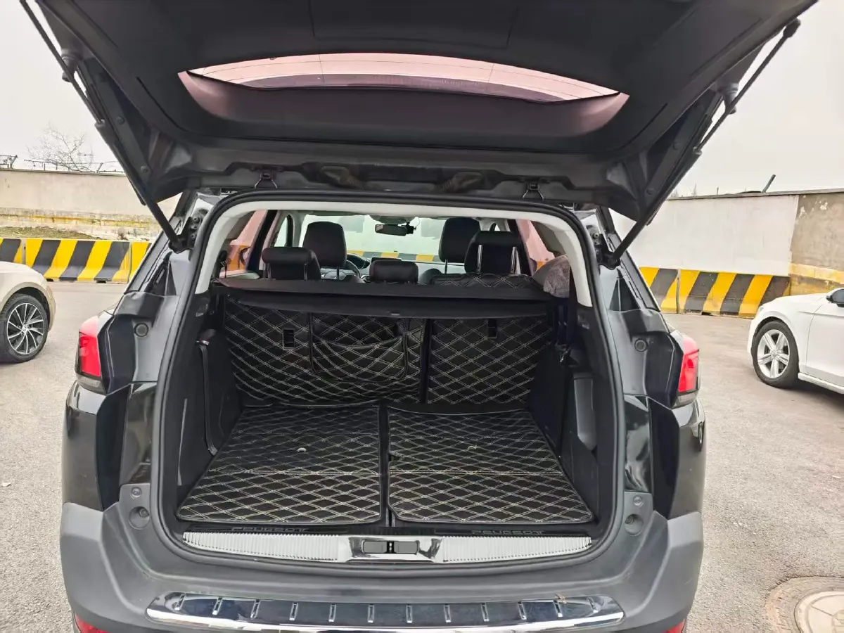 2017 Peugeot 5008 1.8T 204HP L4 6AT,autocango,china used car exporter,china ev exporter,chinese used car exporter,chinese used ev exporter