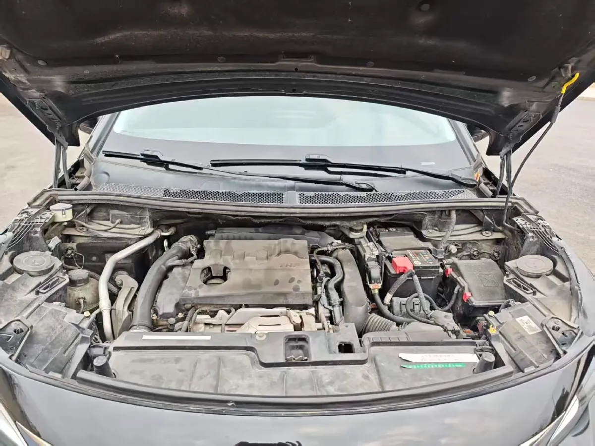 2017 Peugeot 5008 1.8T 204HP L4 6AT,autocango,china used car exporter,china ev exporter,chinese used car exporter,chinese used ev exporter