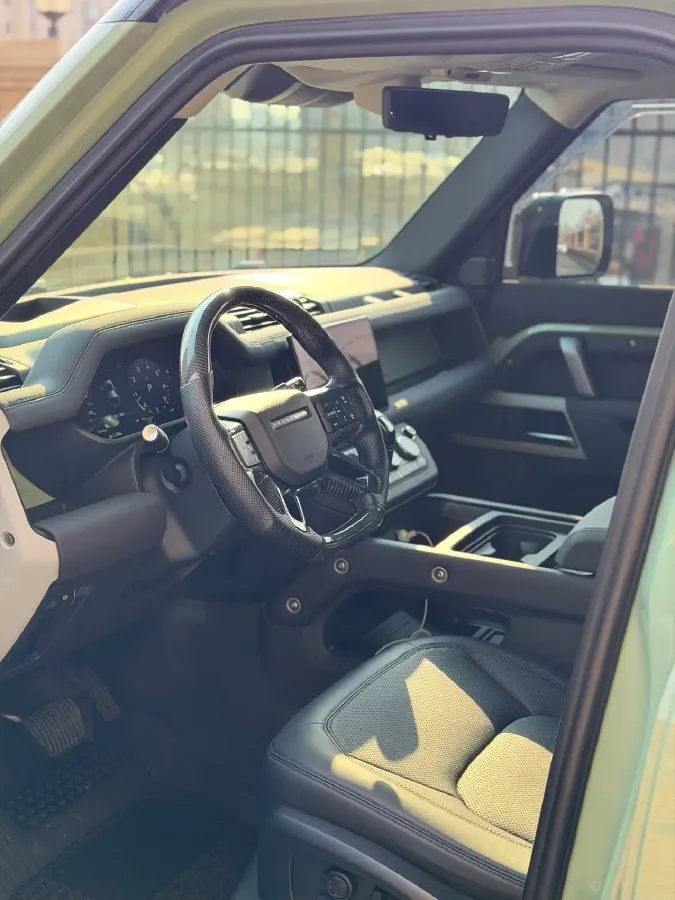 2023 Land Rover Defender 3.0T 400HP L6 8AT,autocango,china used car exporter,china ev exporter,chinese used car exporter,chinese used ev exporter