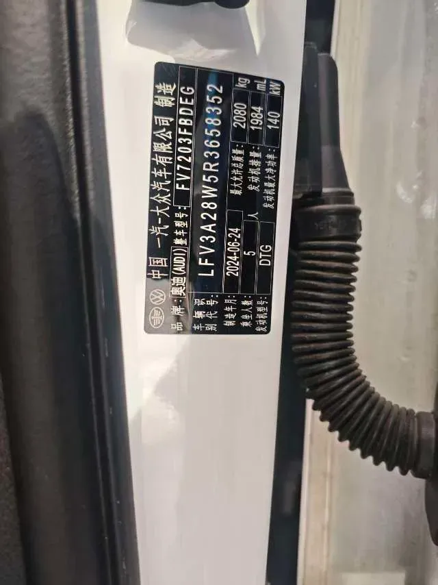 2024 Audi A4L 2.0T 190HP L4 7DCT,autocango,china used car exporter,china ev exporter,chinese used car exporter,chinese used ev exporter