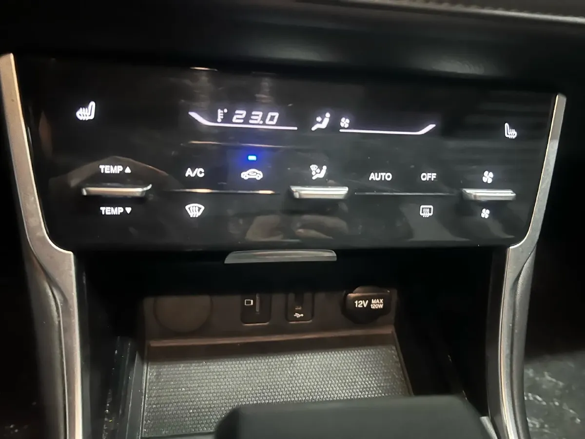 2022 ChangAn CS75 1.5T 180HP L4 7DCT,autocango,china used car exporter,china ev exporter,chinese used car exporter,chinese used ev exporter