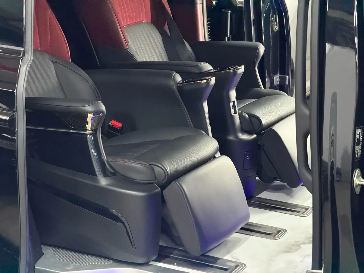 2023 GAC Trumpchi M8 2.0T 252HP L4 8AT,autocango,china used car exporter,china ev exporter,chinese used car exporter,chinese used ev exporter