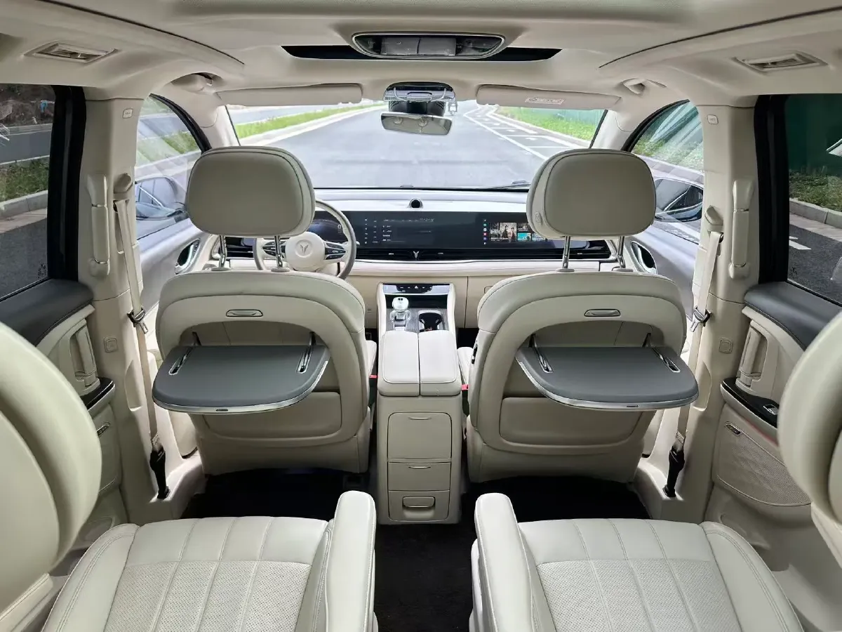 2022 Voyah Dream 1.5T 136HP L4 PHEV 25.57KWH,autocango,china used car exporter,china ev exporter,chinese used car exporter,chinese used ev exporter