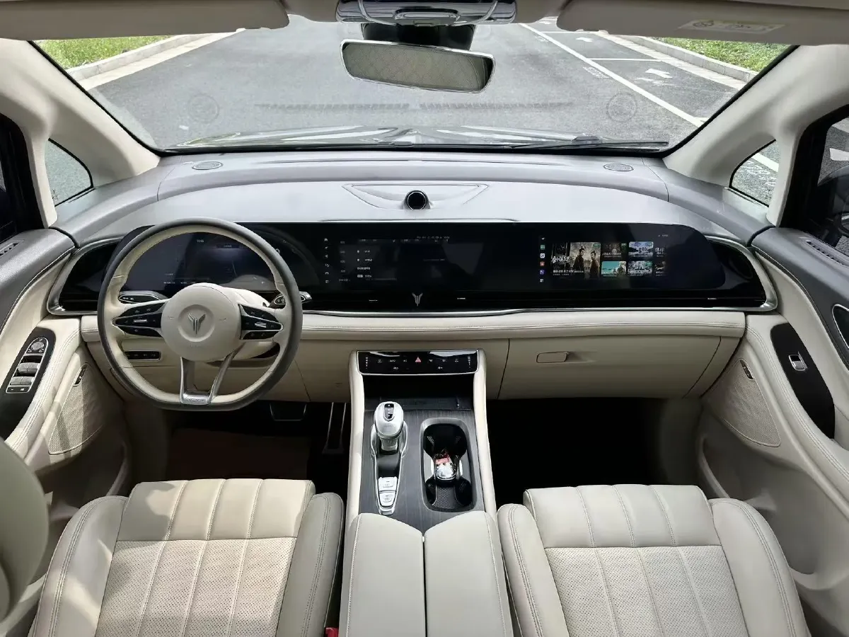 2022 Voyah Dream 1.5T 136HP L4 PHEV 25.57KWH,autocango,china used car exporter,china ev exporter,chinese used car exporter,chinese used ev exporter