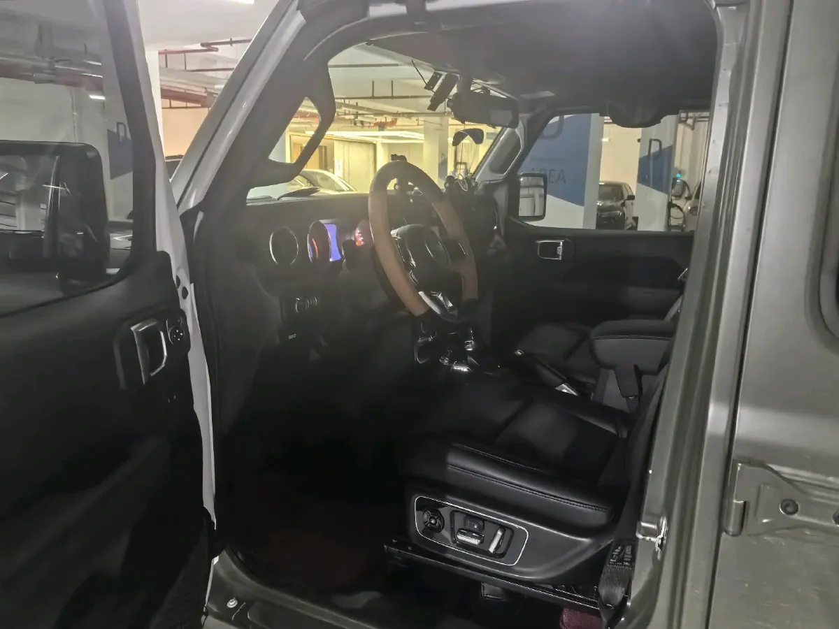 2022 Jeep Gladiator 3.6L 284HP V6 8AT,autocango,china used car exporter,china ev exporter,chinese used car exporter,chinese used ev exporter