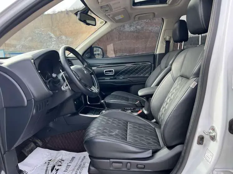 2021 Mitsubishi Outlander 2.4L 192HP L4 CVT,autocango,china used car exporter,china ev exporter,chinese used car exporter,chinese used ev exporter