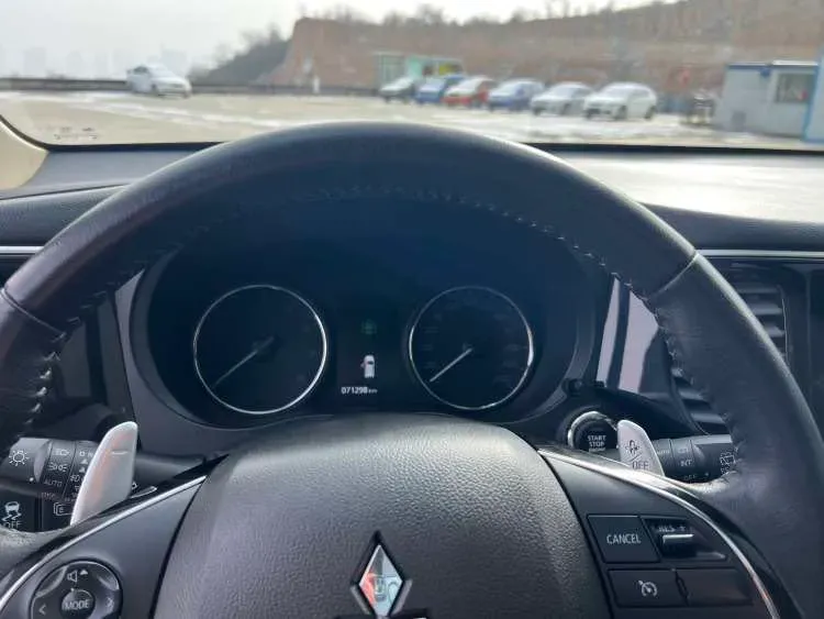 2021 Mitsubishi Outlander 2.4L 192HP L4 CVT,autocango,china used car exporter,china ev exporter,chinese used car exporter,chinese used ev exporter