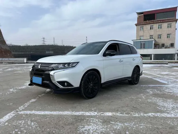 2021 Mitsubishi Outlander 2.4L 192HP L4 CVT,autocango,china used car exporter,china ev exporter,chinese used car exporter,chinese used ev exporter
