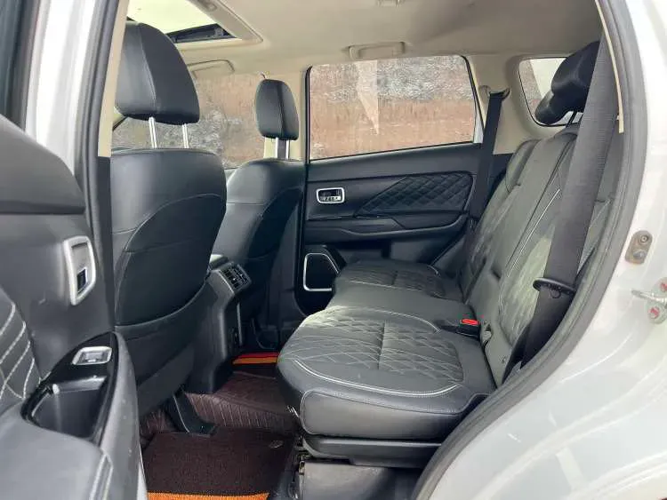 2021 Mitsubishi Outlander 2.4L 192HP L4 CVT,autocango,china used car exporter,china ev exporter,chinese used car exporter,chinese used ev exporter