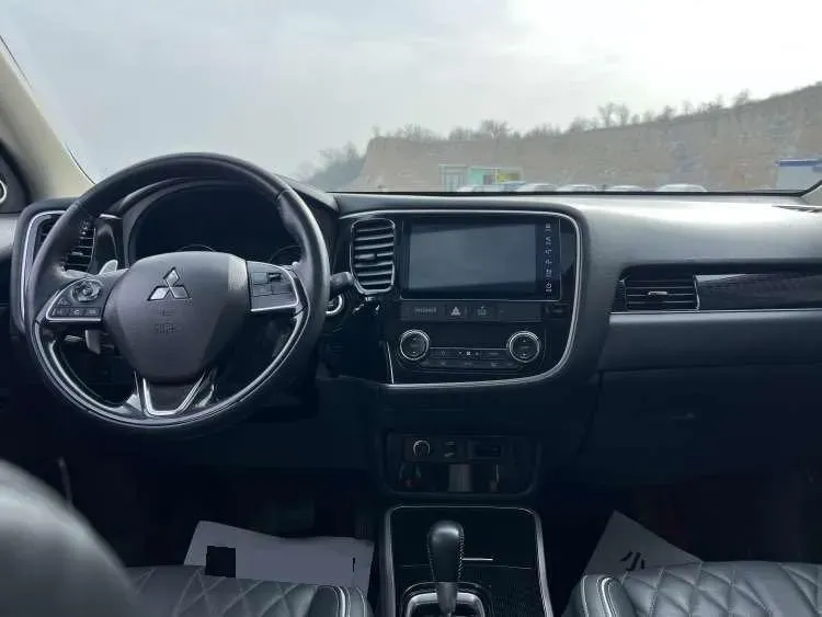 2021 Mitsubishi Outlander 2.4L 192HP L4 CVT,autocango,china used car exporter,china ev exporter,chinese used car exporter,chinese used ev exporter