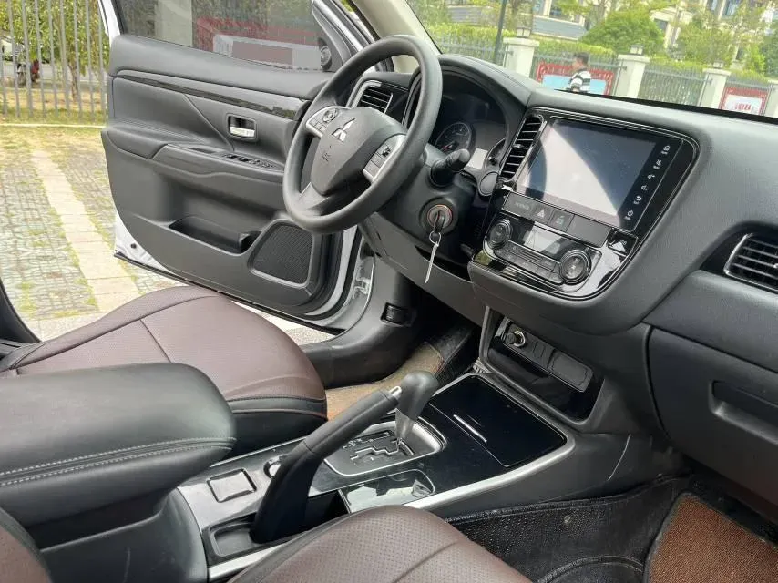 2020 Mitsubishi Outlander 2.0L 166HP L4 CVT,autocango,china used car exporter,china ev exporter,chinese used car exporter,chinese used ev exporter