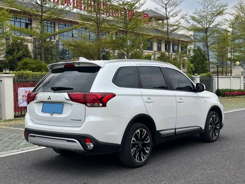 2020 Mitsubishi Outlander 2.0L 166HP L4 CVT,autocango,china used car exporter,china ev exporter,chinese used car exporter,chinese used ev exporter