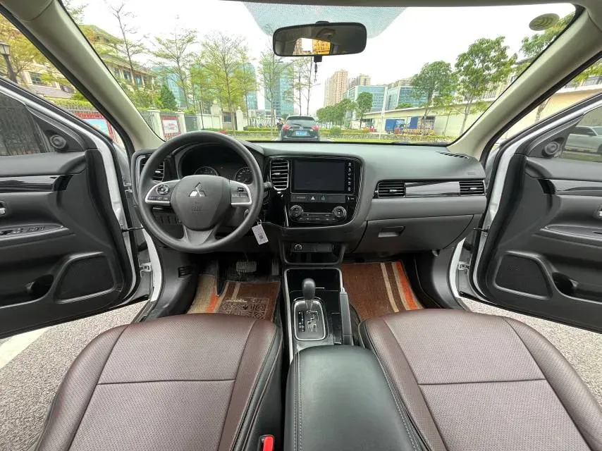 2020 Mitsubishi Outlander 2.0L 166HP L4 CVT,autocango,china used car exporter,china ev exporter,chinese used car exporter,chinese used ev exporter
