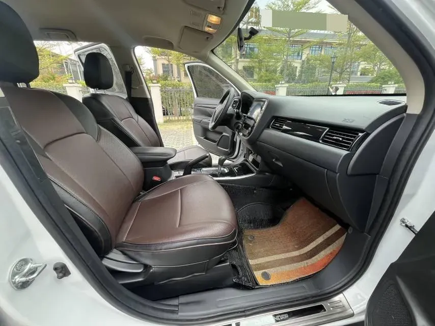 2020 Mitsubishi Outlander 2.0L 166HP L4 CVT,autocango,china used car exporter,china ev exporter,chinese used car exporter,chinese used ev exporter