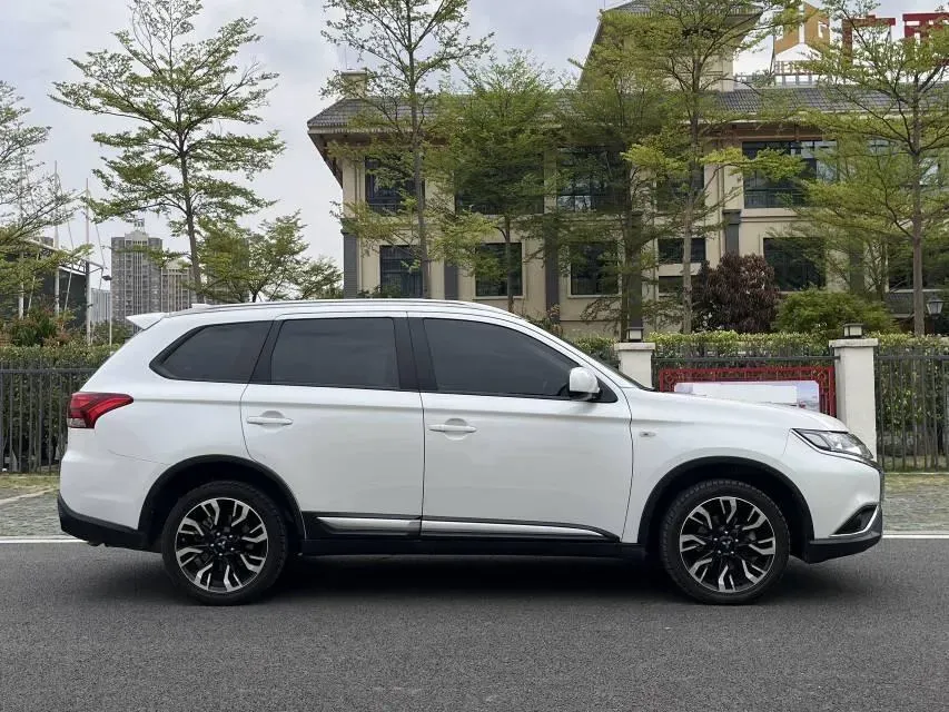 2020 Mitsubishi Outlander 2.0L 166HP L4 CVT,autocango,china used car exporter,china ev exporter,chinese used car exporter,chinese used ev exporter