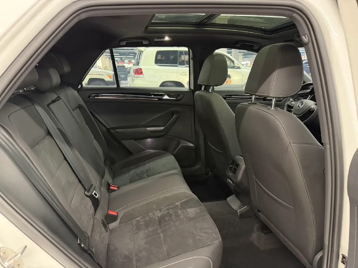 2021 Volkswagen T-Roc 1.4T 150HP L4 7DCT,autocango,china used car exporter,china ev exporter,chinese used car exporter,chinese used ev exporter