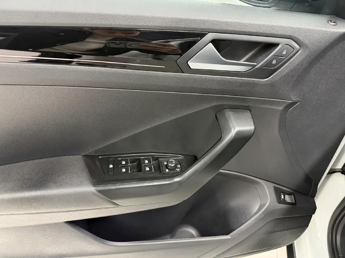 2021 Volkswagen T-Roc 1.4T 150HP L4 7DCT,autocango,china used car exporter,china ev exporter,chinese used car exporter,chinese used ev exporter