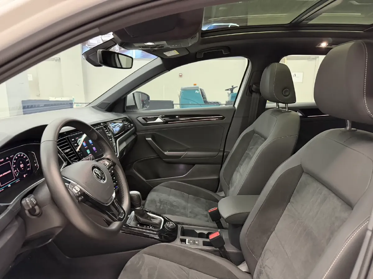 2021 Volkswagen T-Roc 1.4T 150HP L4 7DCT,autocango,china used car exporter,china ev exporter,chinese used car exporter,chinese used ev exporter