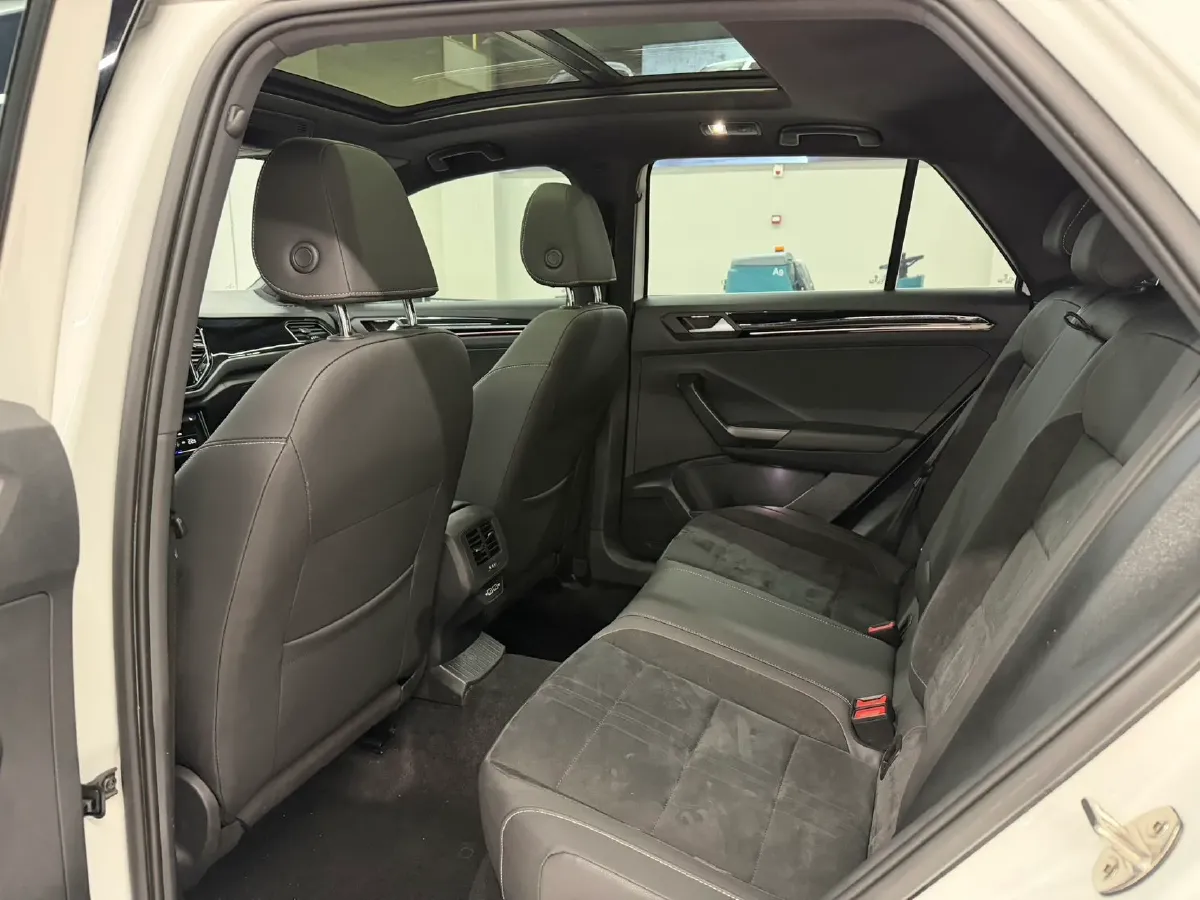 2021 Volkswagen T-Roc 1.4T 150HP L4 7DCT,autocango,china used car exporter,china ev exporter,chinese used car exporter,chinese used ev exporter