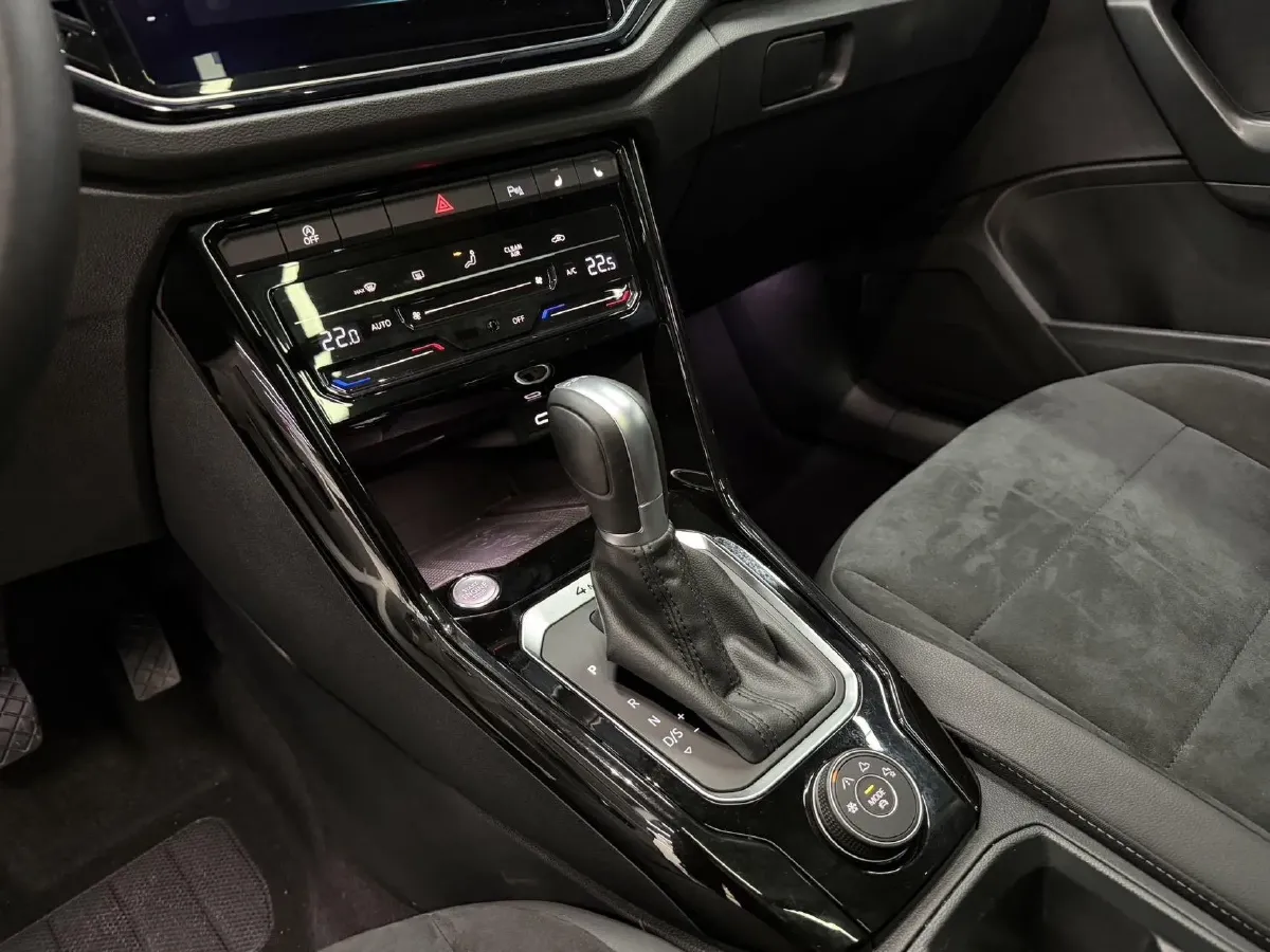 2021 Volkswagen T-Roc 1.4T 150HP L4 7DCT,autocango,china used car exporter,china ev exporter,chinese used car exporter,chinese used ev exporter