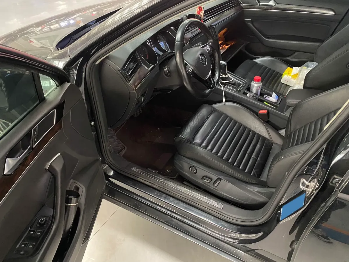 2018 Volkswagen Magotan 1.8T 180HP L4 7DCT,autocango,china used car exporter,china ev exporter,chinese used car exporter,chinese used ev exporter