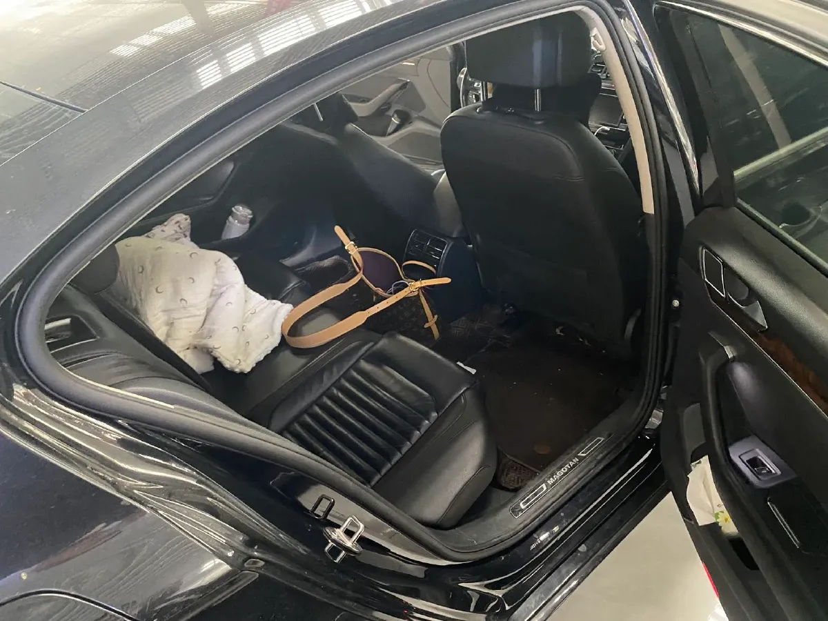 2018 Volkswagen Magotan 1.8T 180HP L4 7DCT,autocango,china used car exporter,china ev exporter,chinese used car exporter,chinese used ev exporter