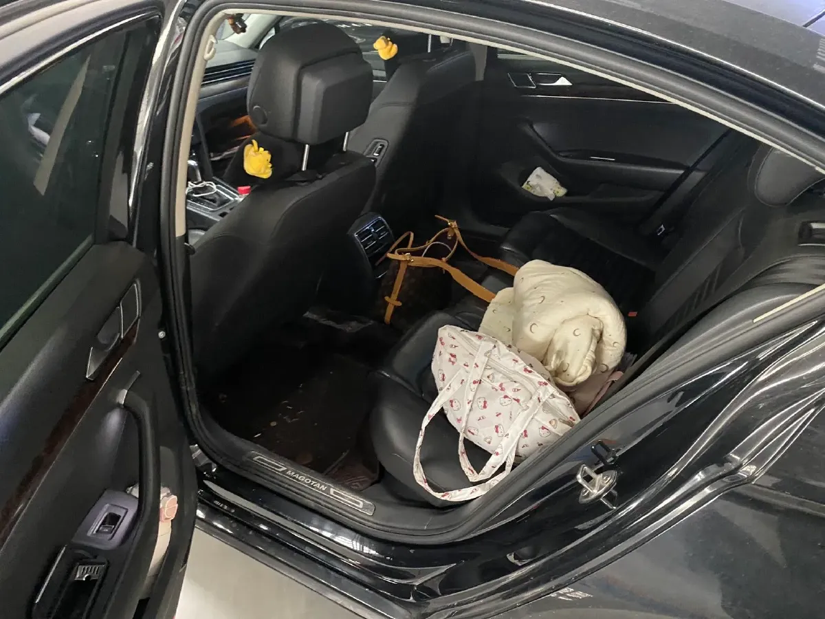 2018 Volkswagen Magotan 1.8T 180HP L4 7DCT,autocango,china used car exporter,china ev exporter,chinese used car exporter,chinese used ev exporter