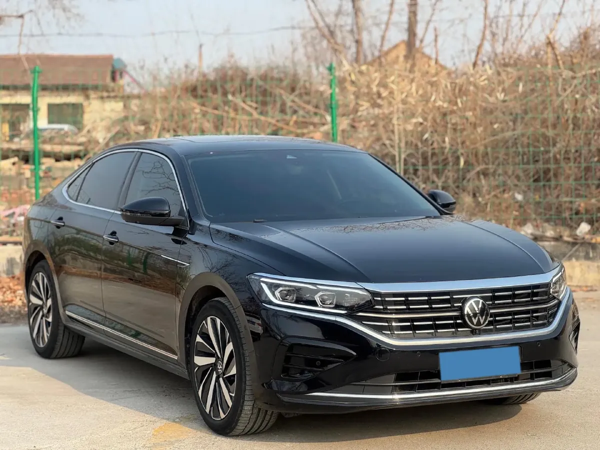 2025 Volkswagen Passat 2.0T 220HP L4 7DCT,autocango,china used car exporter,china ev exporter,chinese used car exporter,chinese used ev exporter