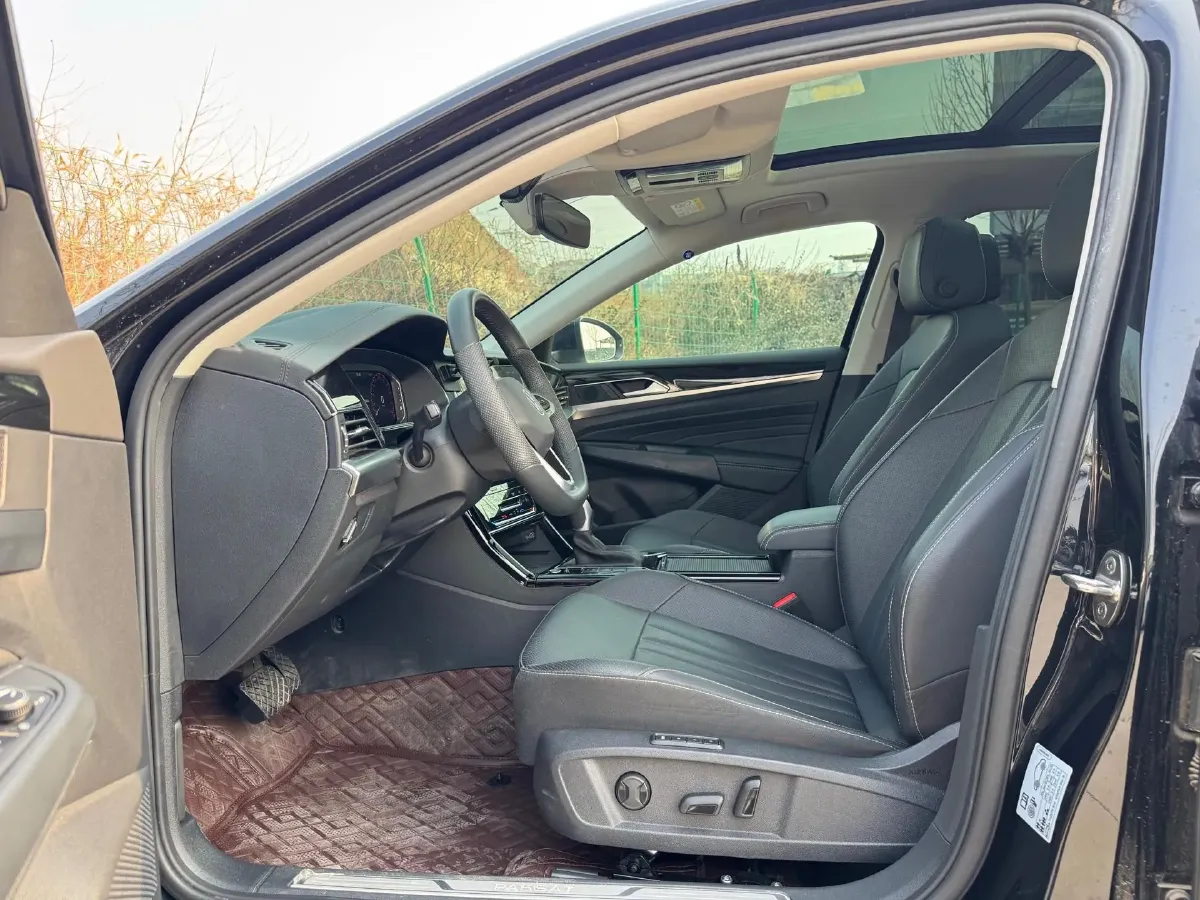 2025 Volkswagen Passat 2.0T 220HP L4 7DCT,autocango,china used car exporter,china ev exporter,chinese used car exporter,chinese used ev exporter