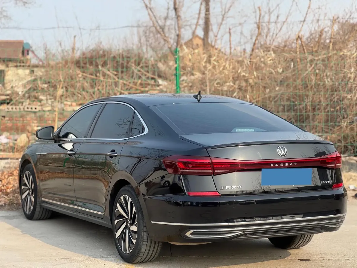 2025 Volkswagen Passat 2.0T 220HP L4 7DCT,autocango,china used car exporter,china ev exporter,chinese used car exporter,chinese used ev exporter