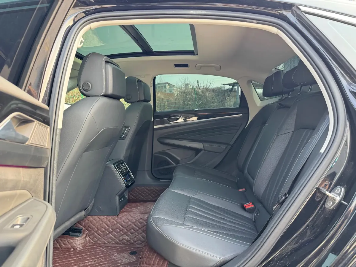 2025 Volkswagen Passat 2.0T 220HP L4 7DCT,autocango,china used car exporter,china ev exporter,chinese used car exporter,chinese used ev exporter