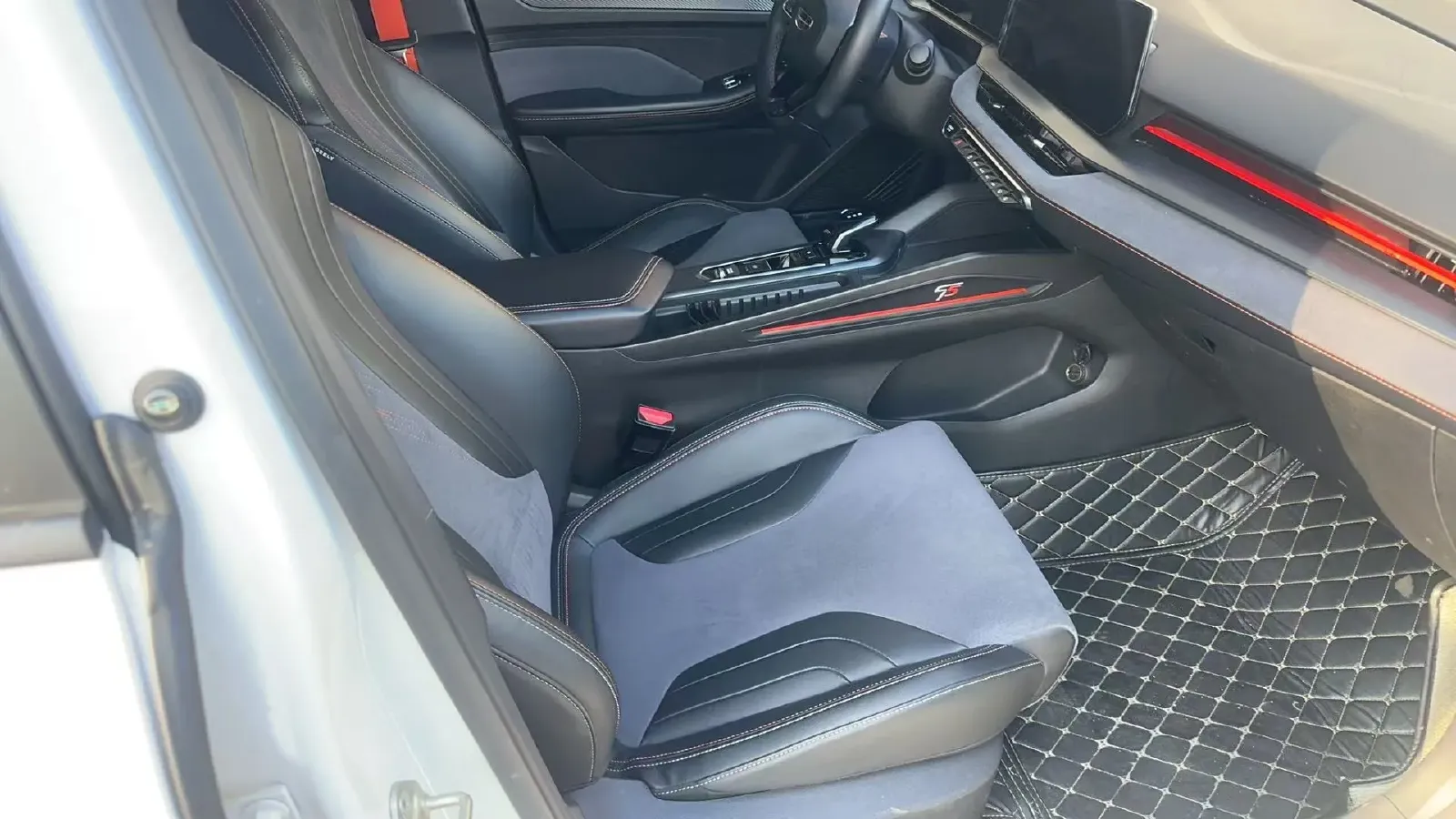 2022 Geely Binray 1.5T 181HP L4 7DCT,autocango,china used car exporter,china ev exporter,chinese used car exporter,chinese used ev exporter