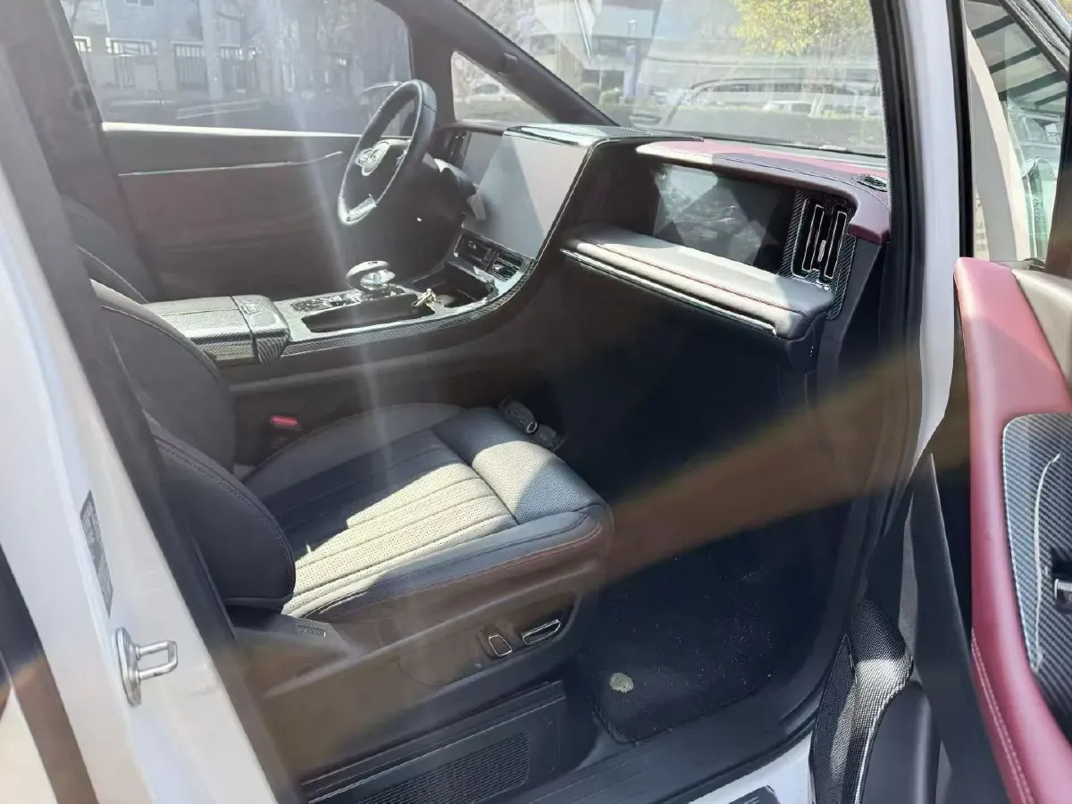 2024 GAC Trumpchi M8 2.0T 252HP L4 8AT,autocango,china used car exporter,china ev exporter,chinese used car exporter,chinese used ev exporter