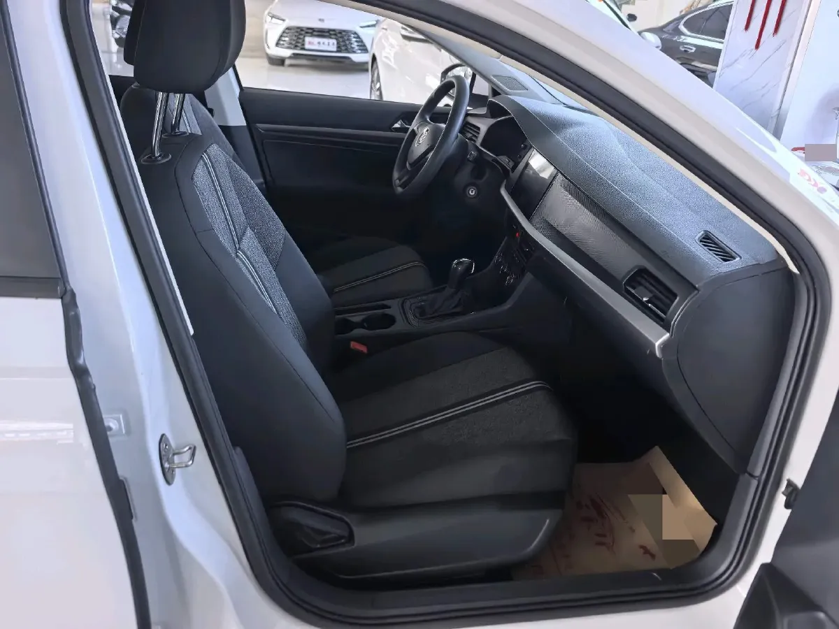 2018 Landwind XiaoYao 1.5T 163HP L4 CVT,autocango,china used car exporter,china ev exporter,chinese used car exporter,chinese used ev exporter