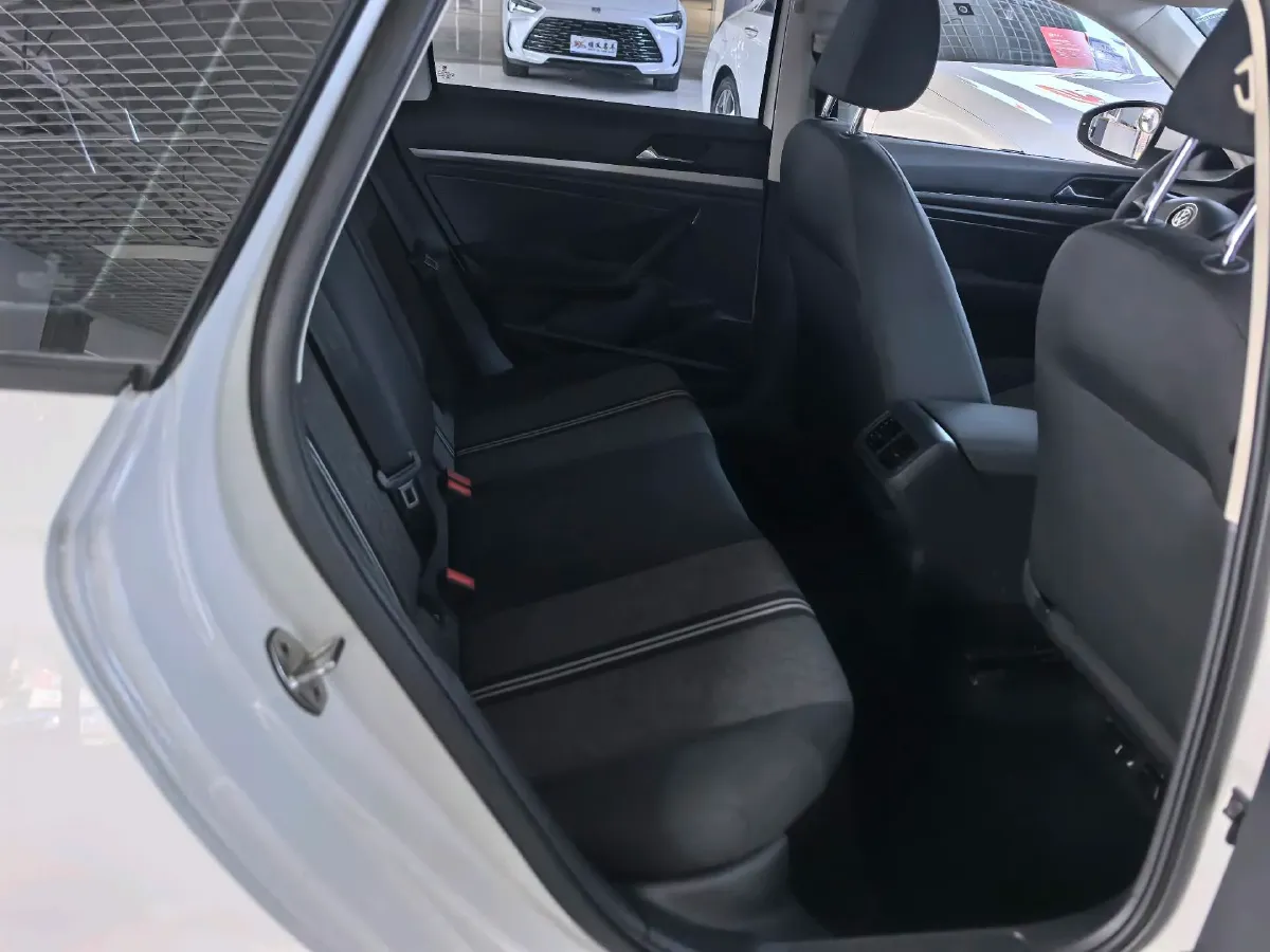 2018 Landwind XiaoYao 1.5T 163HP L4 CVT,autocango,china used car exporter,china ev exporter,chinese used car exporter,chinese used ev exporter