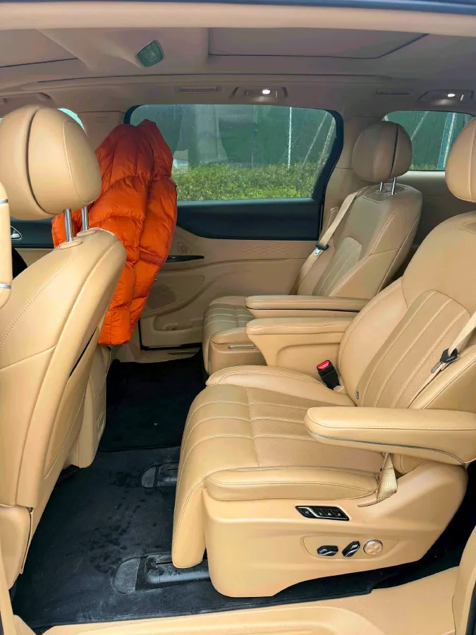 2022 Voyah Dream 1.5T 136HP L4 PHEV 25.57KWH,autocango,china used car exporter,china ev exporter,chinese used car exporter,chinese used ev exporter