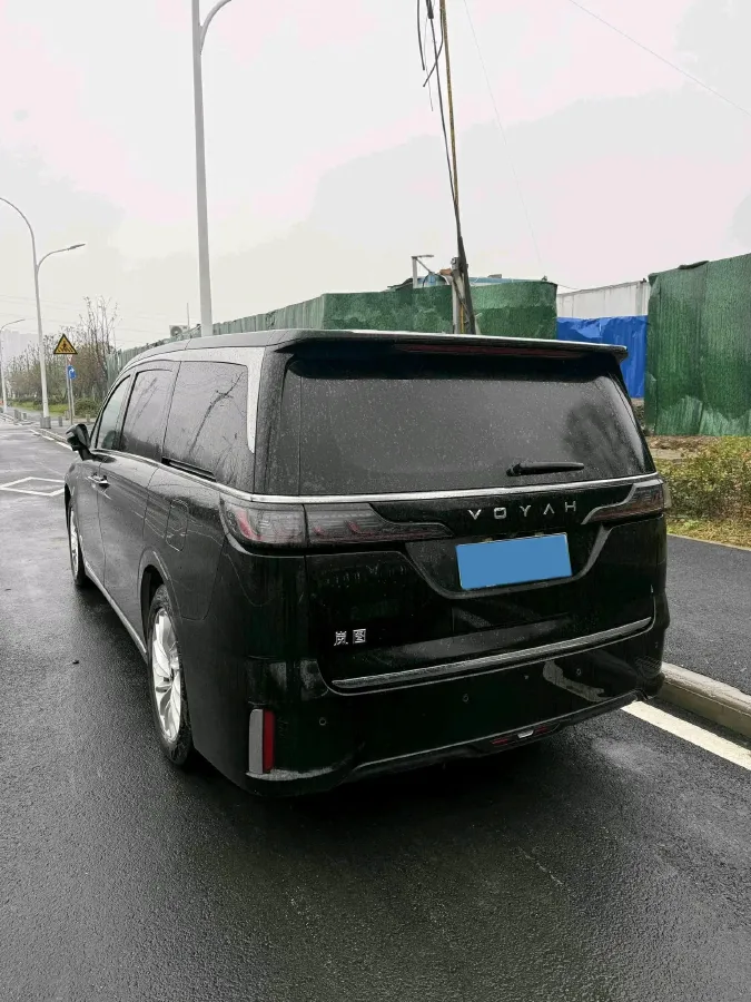 2022 Voyah Dream 1.5T 136HP L4 PHEV 25.57KWH,autocango,china used car exporter,china ev exporter,chinese used car exporter,chinese used ev exporter
