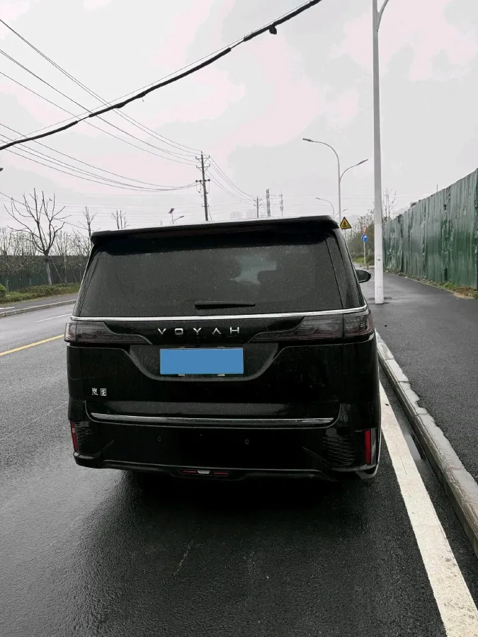 2022 Voyah Dream 1.5T 136HP L4 PHEV 25.57KWH,autocango,china used car exporter,china ev exporter,chinese used car exporter,chinese used ev exporter