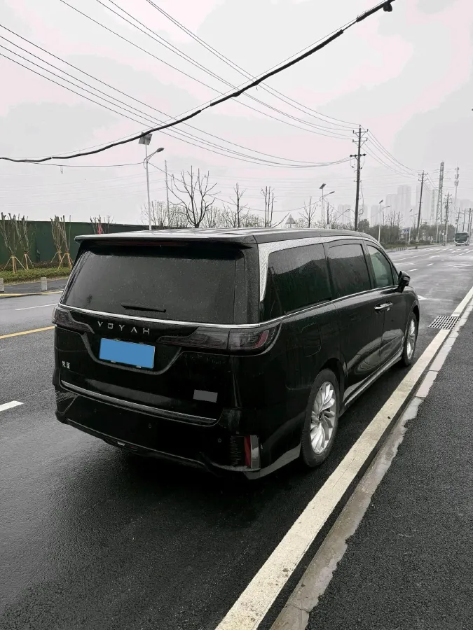 2022 Voyah Dream 1.5T 136HP L4 PHEV 25.57KWH,autocango,china used car exporter,china ev exporter,chinese used car exporter,chinese used ev exporter
