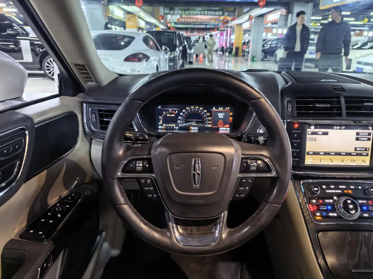 2017 Lincoln Continental 2.0T 261HP L4 6AT,autocango,china used car exporter,china ev exporter,chinese used car exporter,chinese used ev exporter