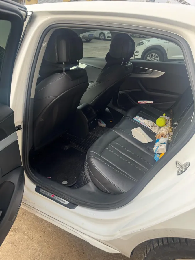 2022 Audi A4L 2.0T 190HP L4 7DCT,autocango,china used car exporter,china ev exporter,chinese used car exporter,chinese used ev exporter