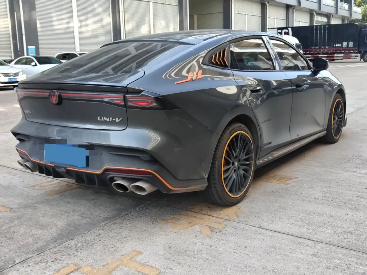 2025 ChangAn UNI-V 1.5T 192HP L4 7DCT,autocango,china used car exporter,china ev exporter,chinese used car exporter,chinese used ev exporter