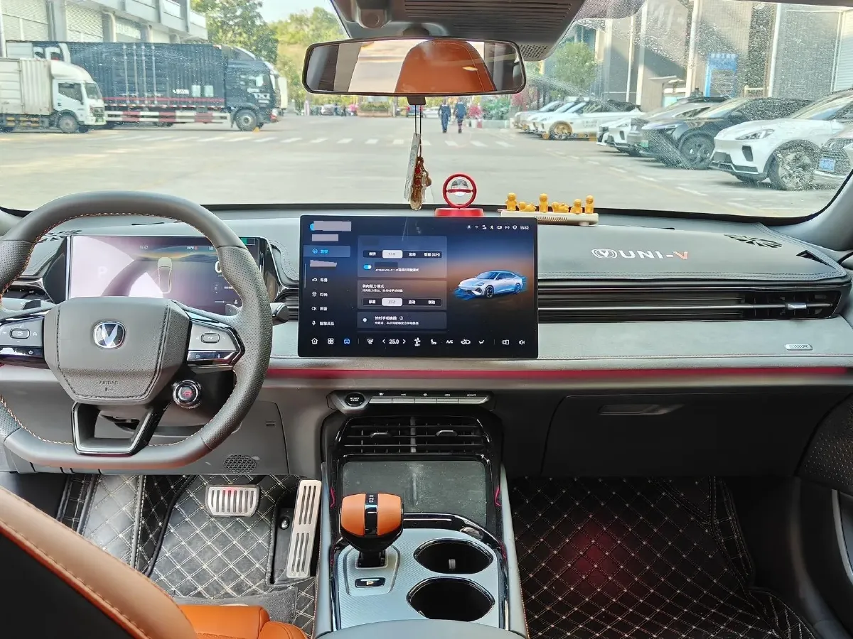 2025 ChangAn UNI-V 1.5T 192HP L4 7DCT,autocango,china used car exporter,china ev exporter,chinese used car exporter,chinese used ev exporter