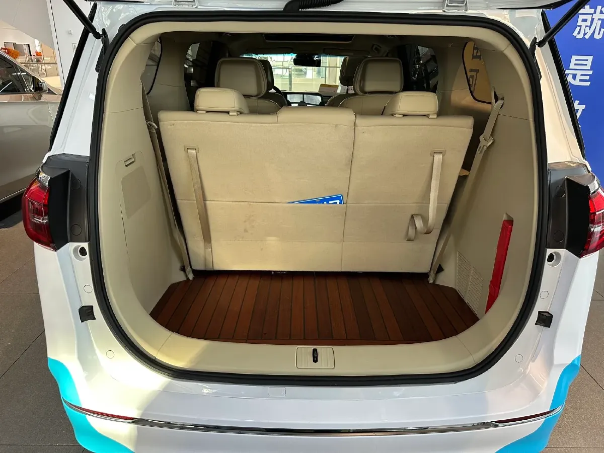 2022 Buick GL8 2.0T 237HP L4 9AT,autocango,china used car exporter,china ev exporter,chinese used car exporter,chinese used ev exporter