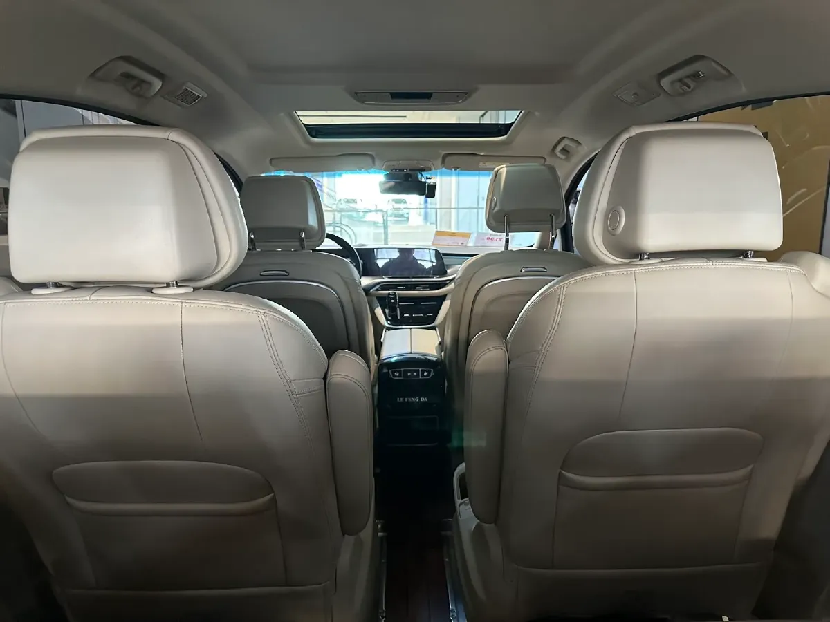 2022 Buick GL8 2.0T 237HP L4 9AT,autocango,china used car exporter,china ev exporter,chinese used car exporter,chinese used ev exporter