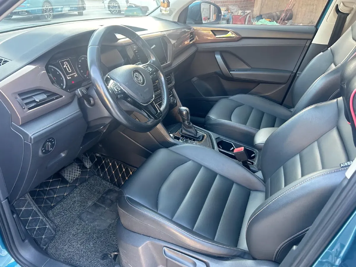 2019 MINI MINI 1.5T 102HP L3 7DCT,autocango,china used car exporter,china ev exporter,chinese used car exporter,chinese used ev exporter